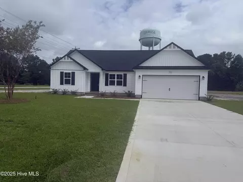 501 Orchard Creek Dr, Richlands, NC 28574