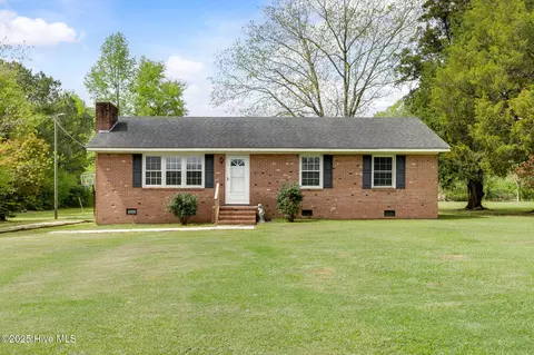 3769 Penderlea Hwy, Watha, NC 28478