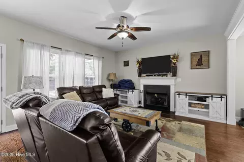 Living - 11 E Bailey Ln, Hampstead, NC 28443 photo 2 of 2