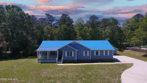 1114 Lakeview Ave, Richlands, NC 28574