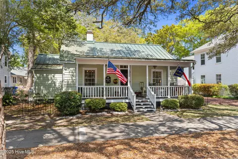 309 E Moore St, Southport, NC 28461