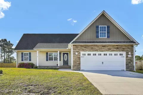 202 Lockwood Ct, Hubert, NC 28539