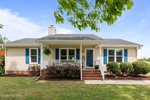 1334 Huckleberry Ln, Winterville, NC 28590