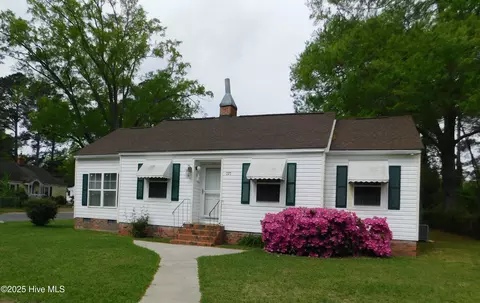 727 S Pine St, Laurinburg, NC 28352