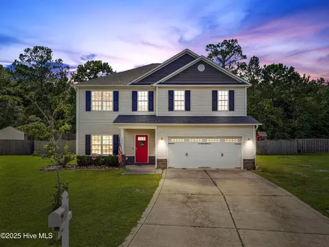 156 Cavalier Dr, Jacksonville, NC 28546