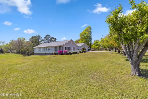 406 Live Oak Dr, Sunset Beach, NC 28468