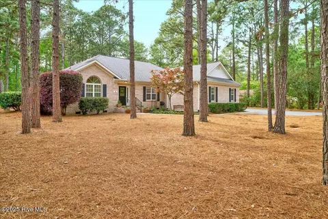 5 Avery Dr, Whispering Pines, NC 28327