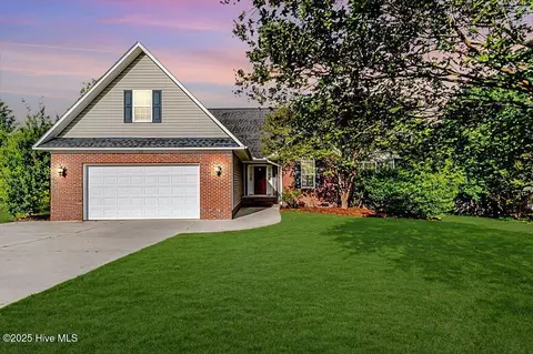 112 Pinebrae Ln, Aberdeen, NC 28315