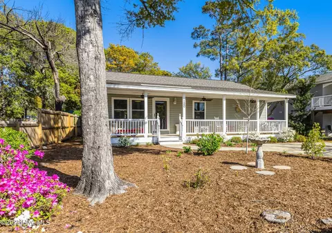 120 NE 37th St, Oak Island, NC 28465