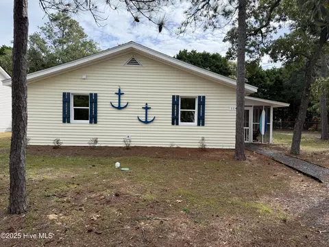 114 NW 14th St, Oak Island, NC 28465