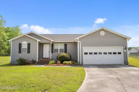 206 Auburn Ct, Jacksonville, NC 28540