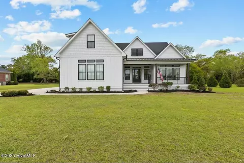 101 W Scarborough Ct, Hampstead, NC 28443
