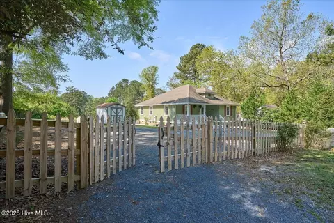 804 E Main St, Aberdeen, NC 28315 photo 3