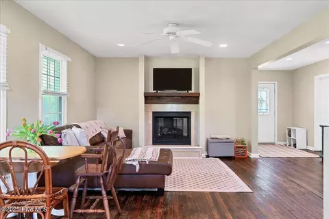 804 E Main St, Aberdeen, NC 28315 photo 18