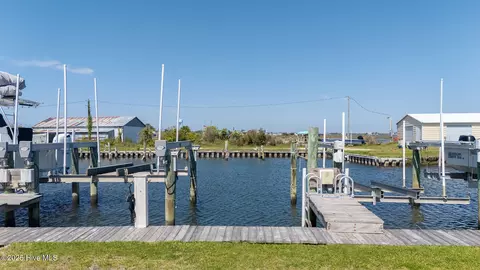 325 Bayview Dr #5, Harkers Island, NC 28531