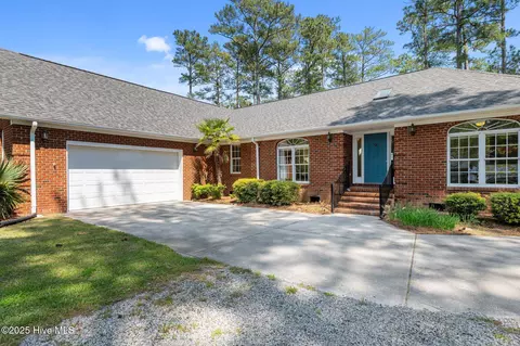 52 Shore Dr E, Oriental, NC 28571