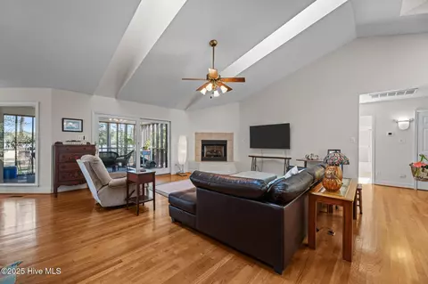 Living - 52 Shore Dr E, Oriental, NC 28571 photo 2 of 2