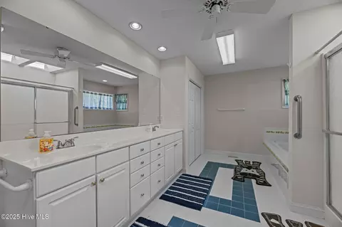 Bath - 52 Shore Dr E, Oriental, NC 28571 photo 2 of 3