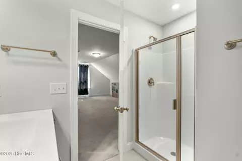 Bath - 10 E Cloverfield Ln, Hampstead, NC 28443 photo 6 of 6