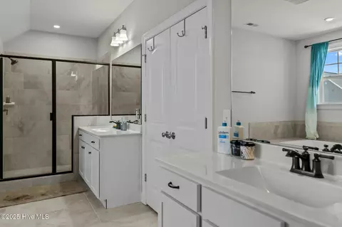 Bath - 10 E Cloverfield Ln, Hampstead, NC 28443 photo 3 of 6