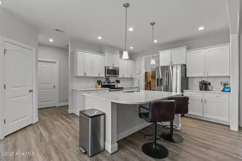 Kitchen - 10 E Cloverfield Ln, Hampstead, NC 28443 photo 2 of 2