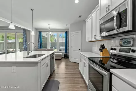 Kitchen - 10 E Cloverfield Ln, Hampstead, NC 28443 photo 1 of 2