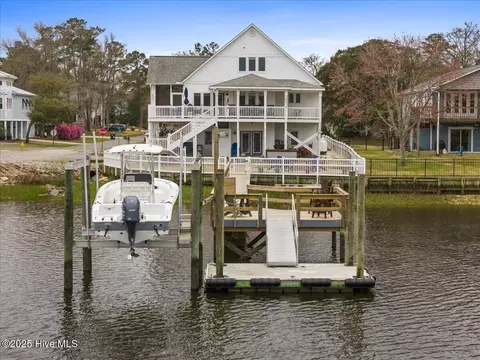 4708 E Yacht Dr, Oak Island, NC 28465