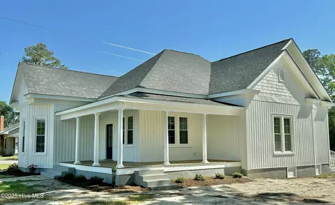 Exterior - 212 N Hill St, Faison, NC 28341 photo 3 of 5