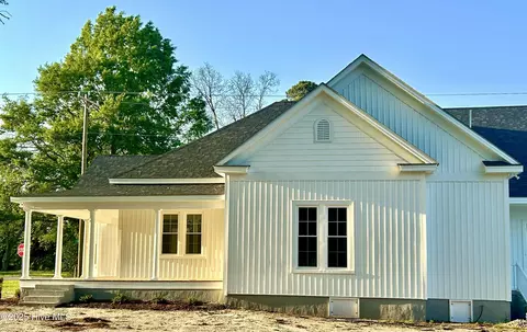 Exterior - 212 N Hill St, Faison, NC 28341 photo 4 of 5