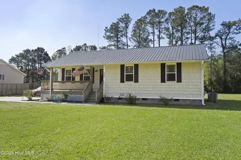 796 Old Folkstone Rd, Sneads Ferry, NC 28460