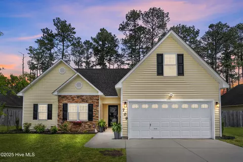709 Savannah Dr, Jacksonville, NC 28546