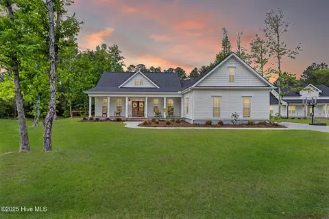469 Winding Creek Rd, Rocky Point, NC 28457