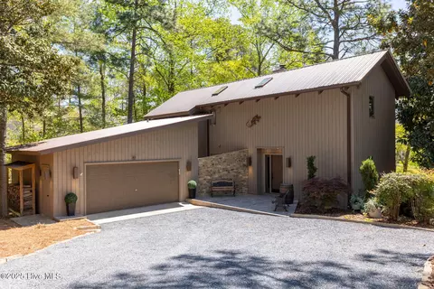 105 Tucker Ct, West End, NC 27376