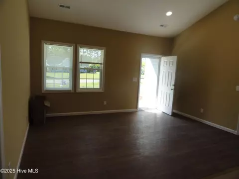 137 Phillip Mills Dr, Teachey, NC 28464 photo 2