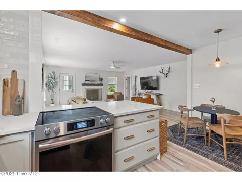 Kitchen - 309 Tassel Ct, Hubert, NC 28539 photo 8 of 8