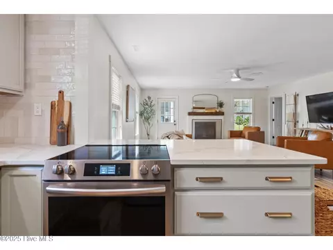 Kitchen - 309 Tassel Ct, Hubert, NC 28539 photo 7 of 8
