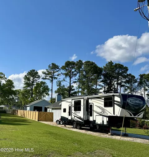 Exterior - 309 Tassel Ct, Hubert, NC 28539 photo 4 of 20