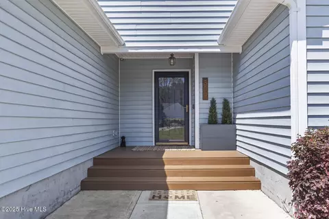 Exterior - 309 Tassel Ct, Hubert, NC 28539 photo 5 of 20