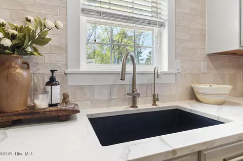 Kitchen - 309 Tassel Ct, Hubert, NC 28539 photo 5 of 8