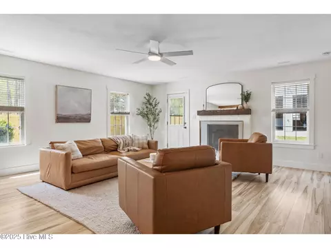 Living - 309 Tassel Ct, Hubert, NC 28539 photo 2 of 2