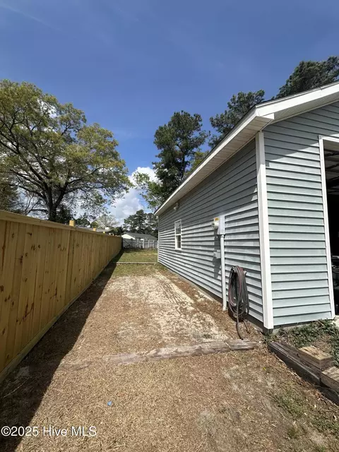 Exterior - 309 Tassel Ct, Hubert, NC 28539 photo 9 of 20