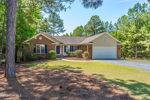 4 Fur Ct E, Pinehurst, NC 28374
