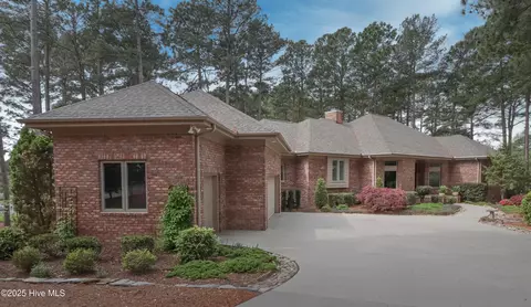 32 Oxton Cir, Pinehurst, NC 28374