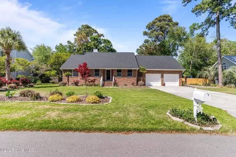 805 Tarpon Dr, Wilmington, NC 28409
