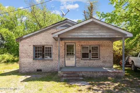 1007 Broad St, Windsor, NC 27983