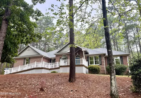 650 N Bethesda Rd, Southern Pines, NC 28387