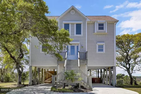 105 Twilight Ct, Surf City, NC 28445
