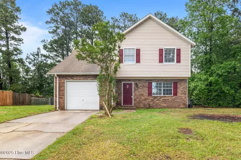 213 Spruce Ct, Jacksonville, NC 28546