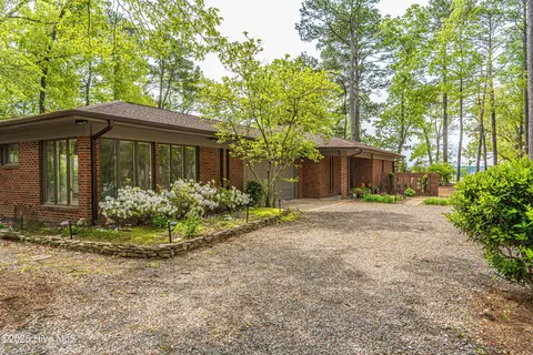 534 Loblolly Dr, Vass, NC 28394
