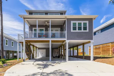 125 NE 34th St, Oak Island, NC 28465